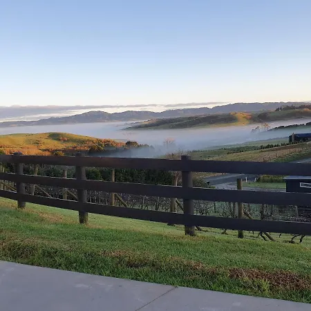 Vineyard Vacation Hotel Mangawhai Exterior photo